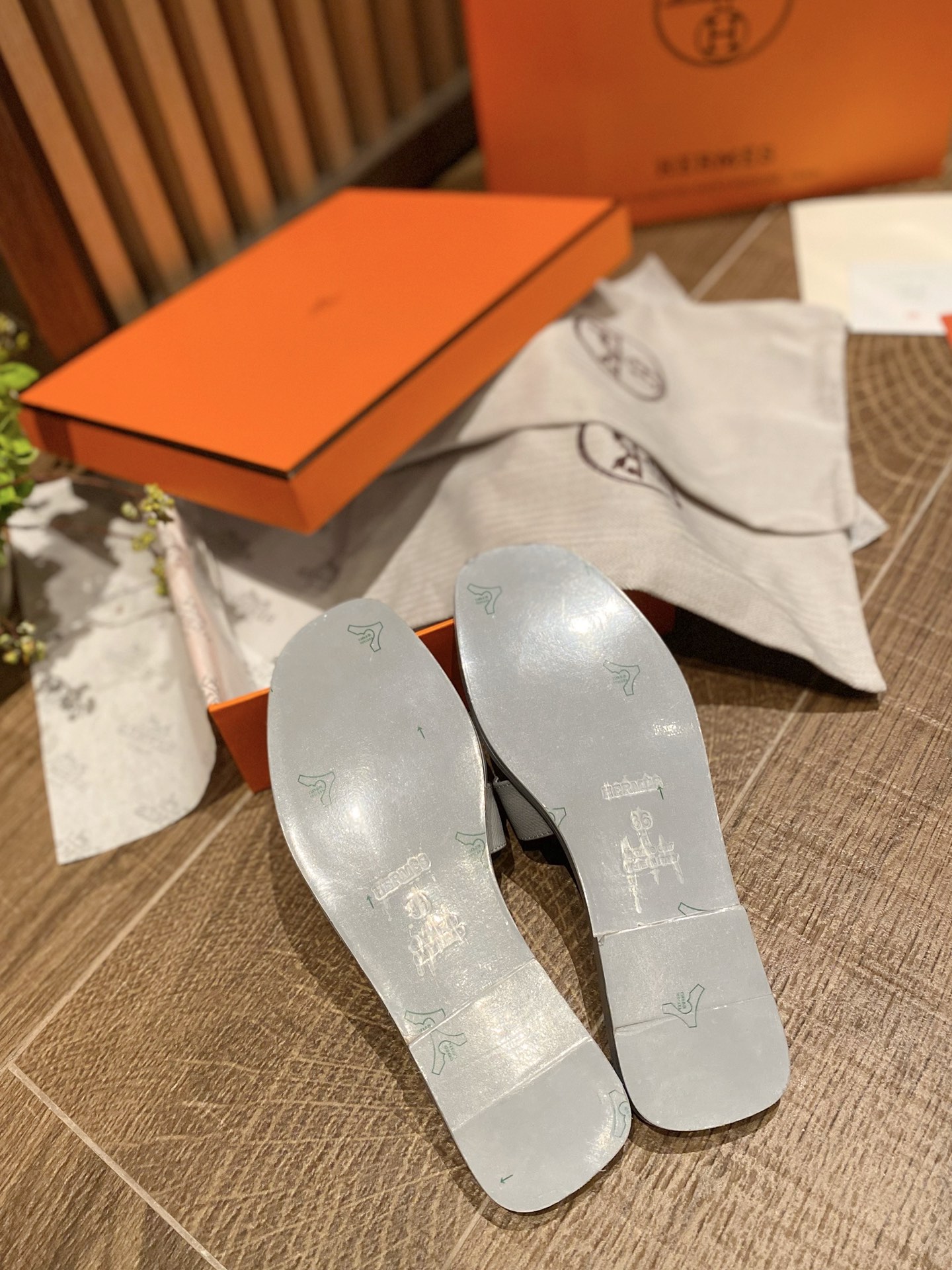 Hermes new revision of the first layer of cowhide