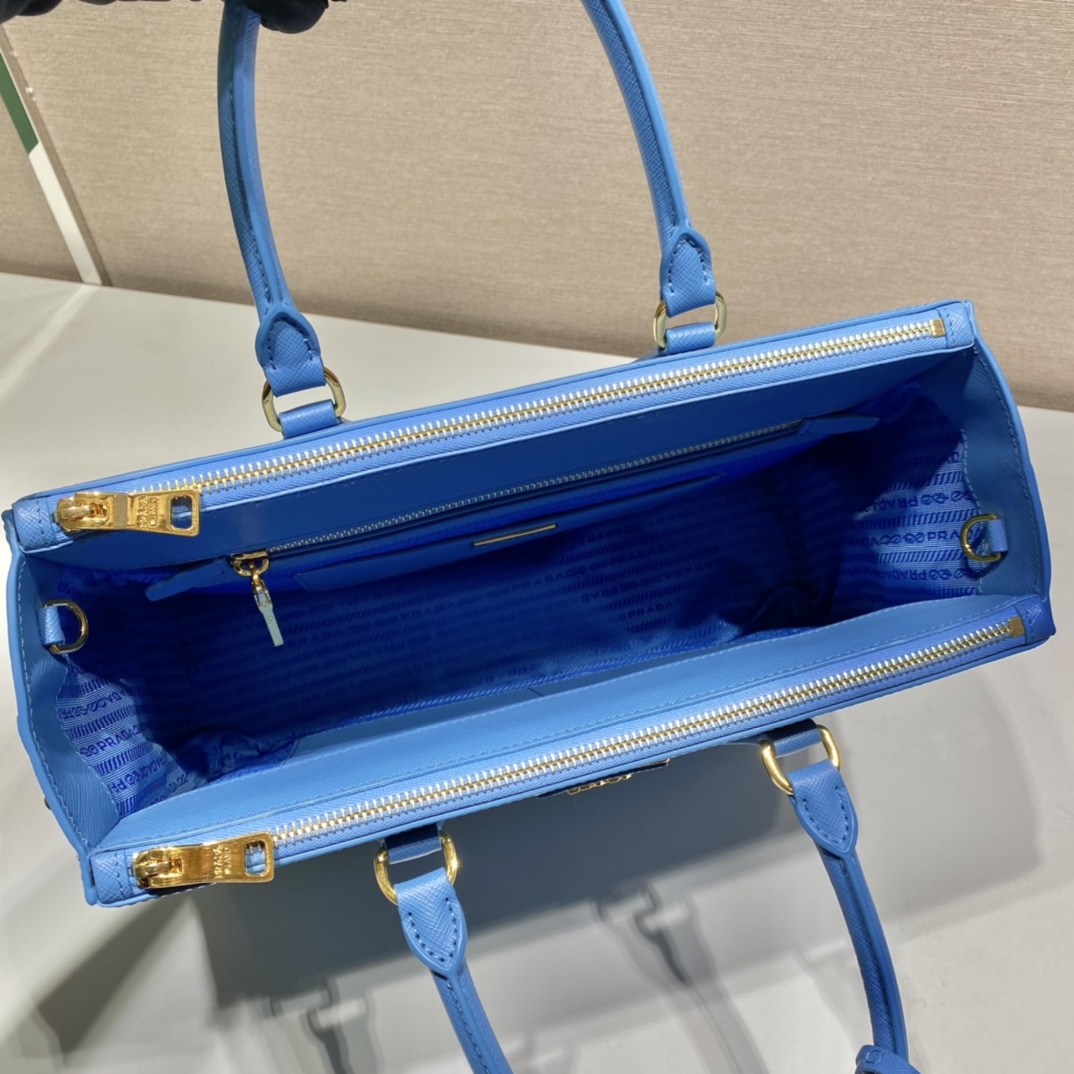 𝐏𝐑𝐀𝐃𝐀 Classic favourites 1BA274