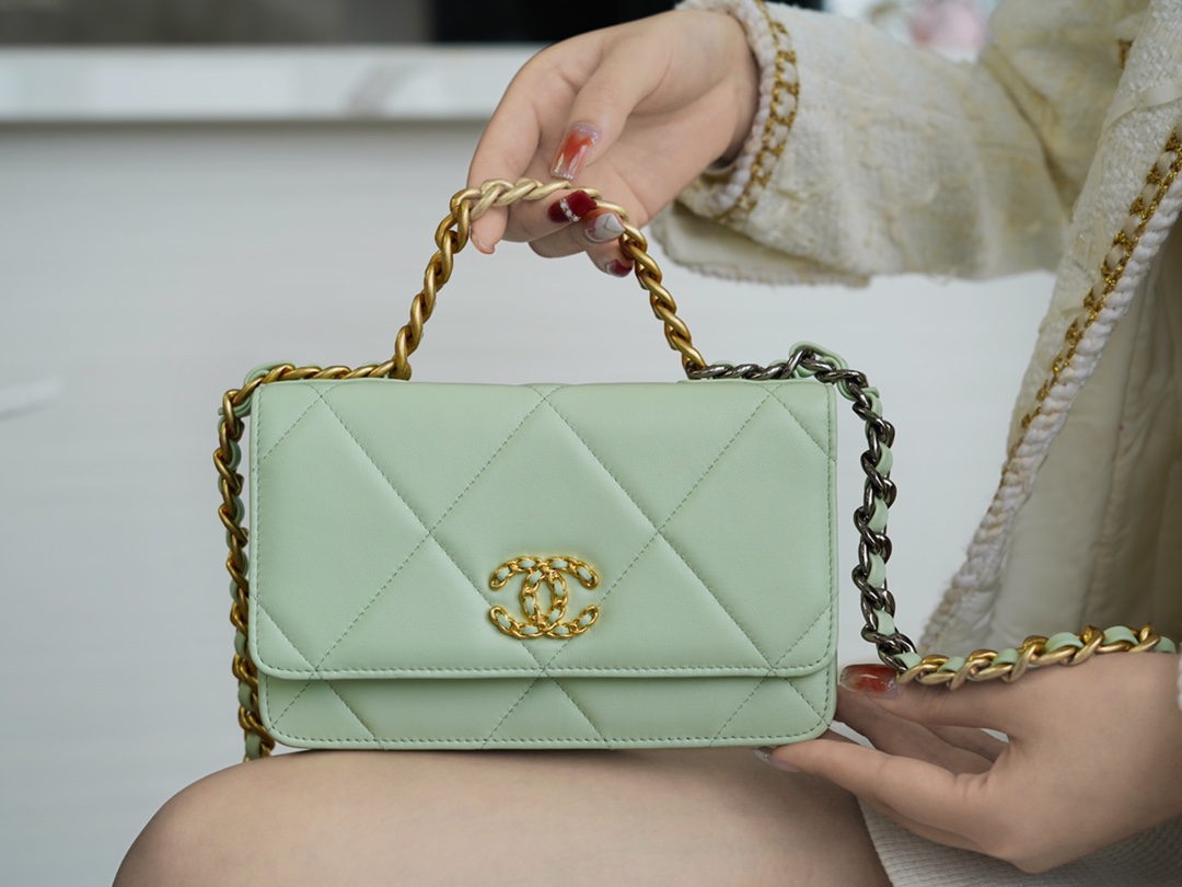 CHANEL 19Bag 𝑾𝒐𝒄 22C gold buckle light green