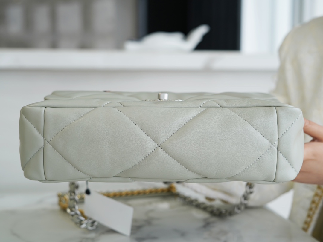 𝗖𝗛𝗔𝗡𝗘𝗟 ❶❾ 𝗕𝗔𝗚 Original lambskin series ❥ Genuine leather ❥ Medium ❥ Light grey