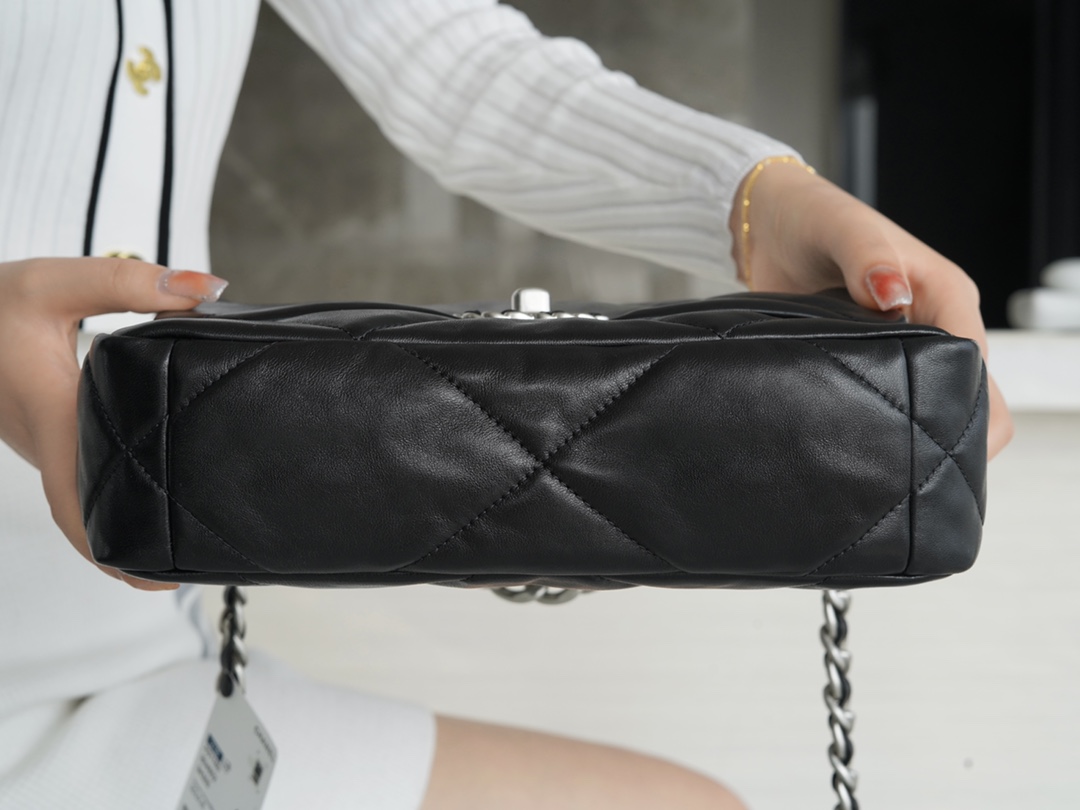 𝗖𝗛𝗔𝗡𝗘𝗟 ❶❾ 𝗕𝗔 𝗚 Original lambskin series ❥ Genuine leather ❥ Small ❥22c New version silver with accessories Black