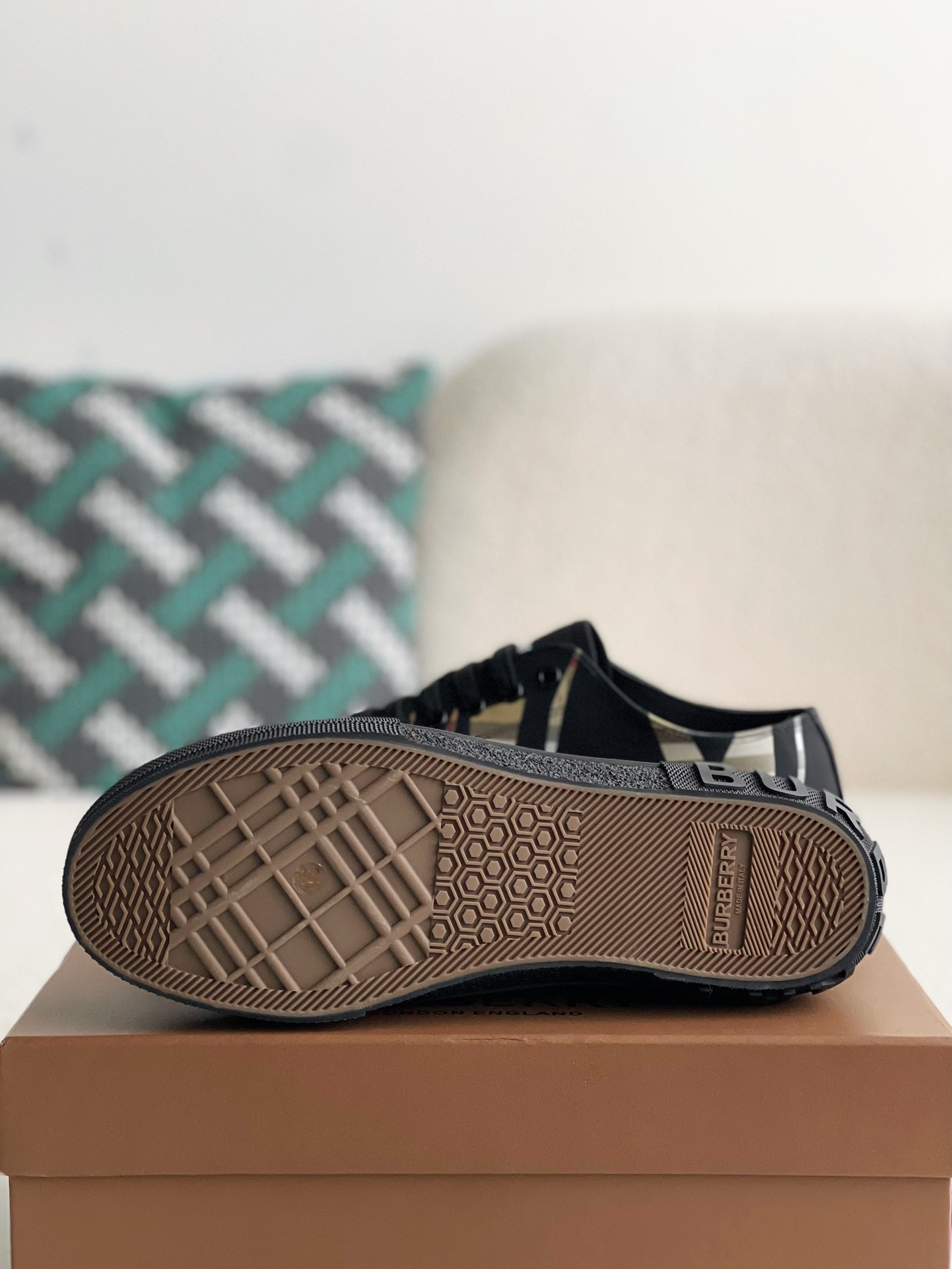 Burberry Low cut casual sports shoes