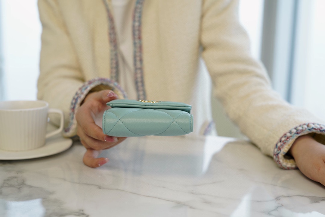 𝗖𝗛𝗔𝗘𝗡𝗟✦In goatskin leather🐐 19 Series Short Clip Tiffany Blue