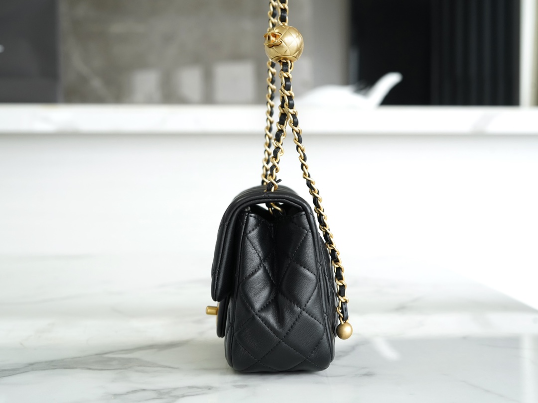 𝗖𝗛𝗔𝗘𝗡𝗟✦ 23C metal ball square fat man genuine leather black 🖤