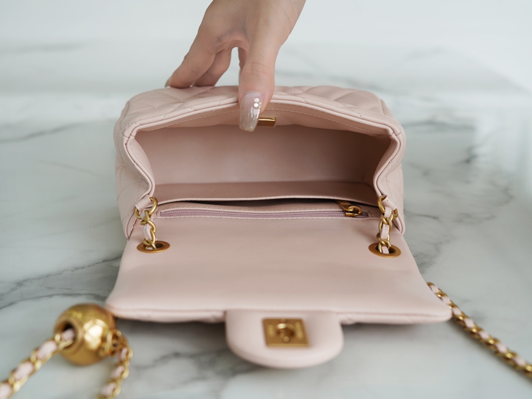 𝗖𝗛𝗔𝗘𝗡𝗟✦Metal ball square fat man genuine leather cherry blossom powder🌸