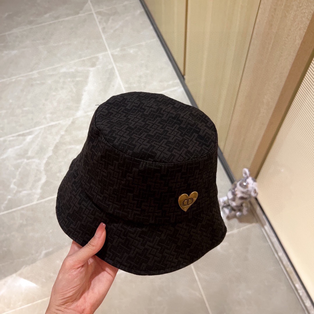 [DIOR Dior] 2023 spring and summer simple heart-shaped logo fisherman hat