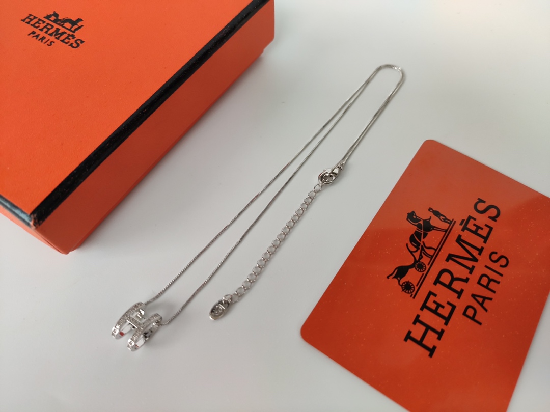Hermes necklace