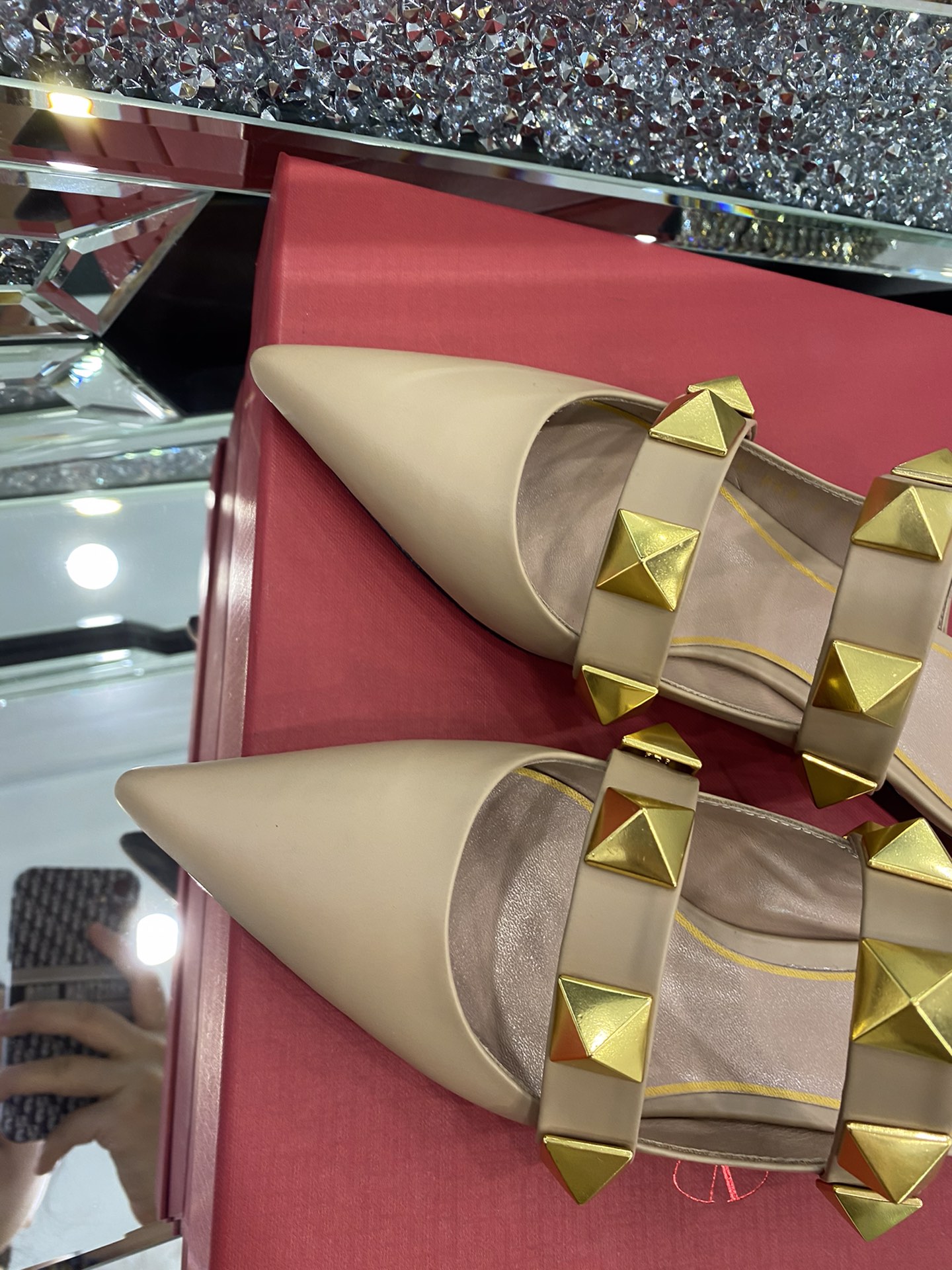 【Valentino】𝟐𝟎𝟐𝟏/𝐒𝐒 𝐧𝐞𝐰 The latest series of counter perfect details original matte open edge bead leather