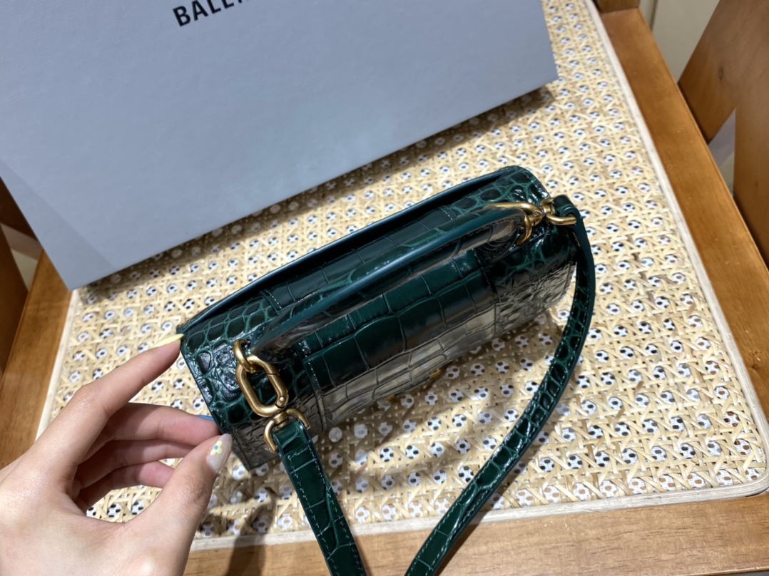 BALENCIAGA 𝐇𝐨𝐮𝐫𝐠𝐥𝐚𝐬𝐬 𝐗𝐒 crocodile-textured cowhide