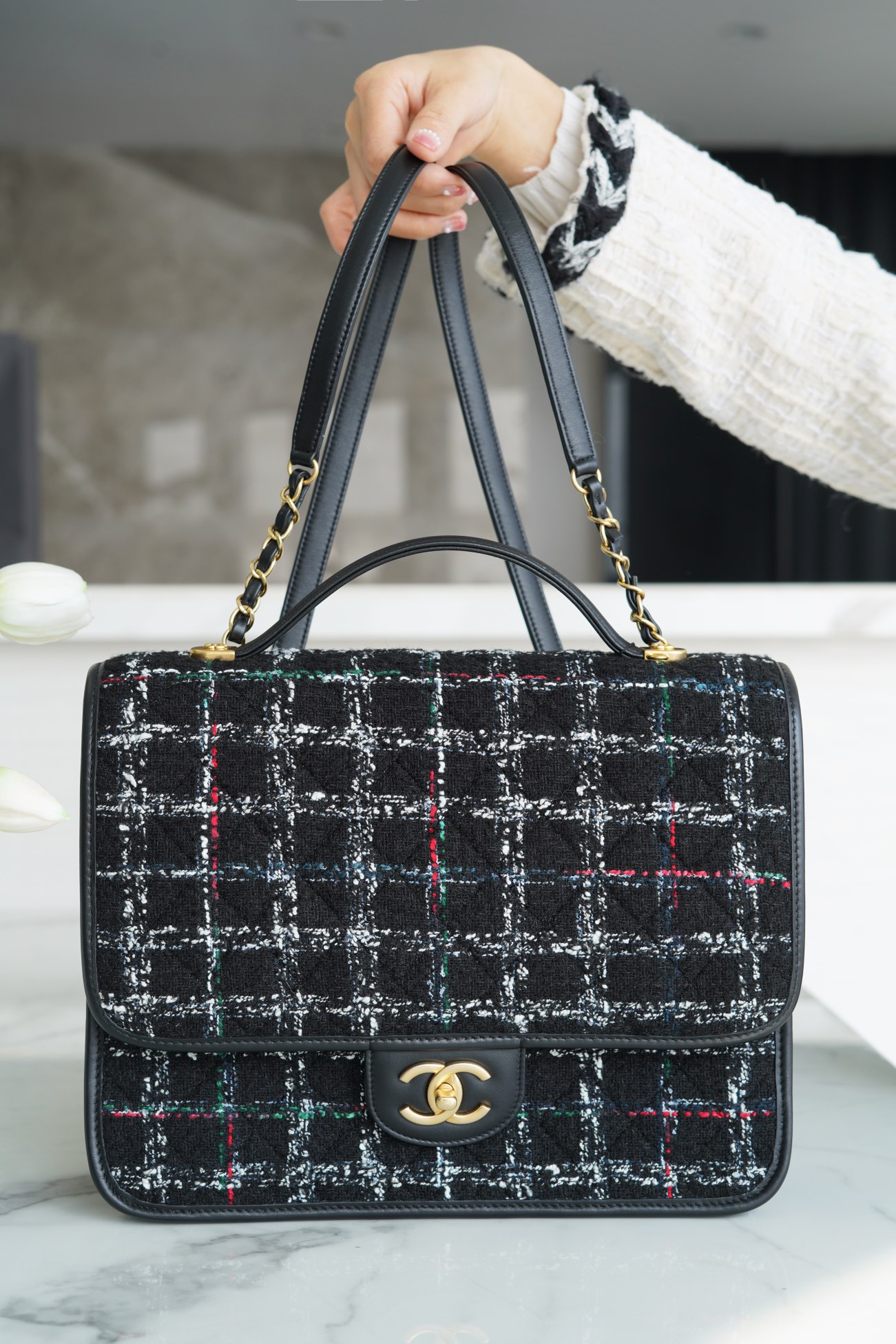 𝗖𝗛𝗔𝗡𝗘𝗟✦ Woven in tweed 𝟮𝟮k Premium Handmade Workshop Black Tweed Shoulder Bag 🖤🤍