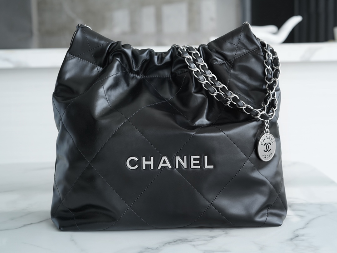 𝗖𝗛𝗔𝗘𝗡𝗟✦ 𝟐𝟐𝗣 Spring/Summer New 𝟐𝟐 Handbag Small Black Silver Buckle➿