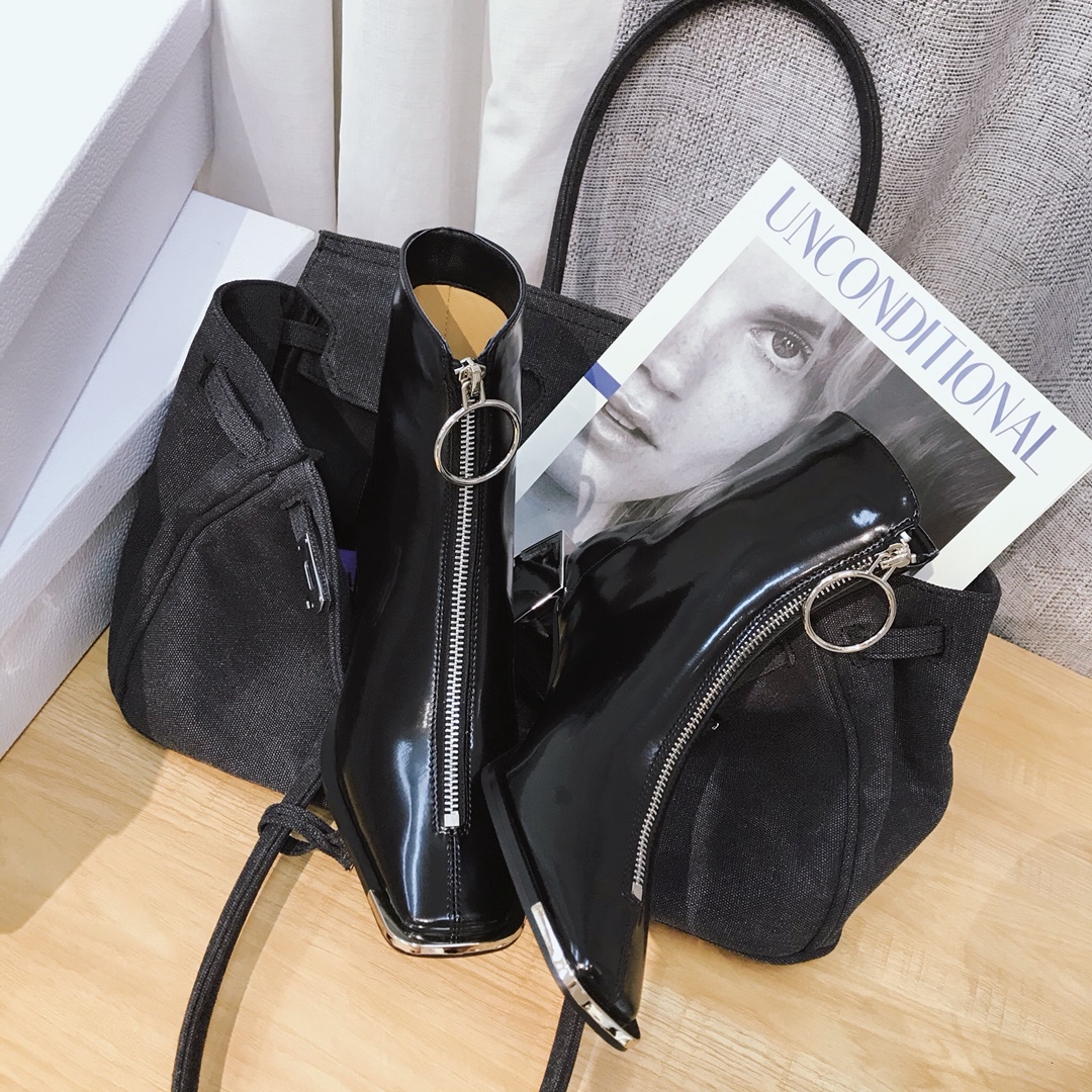 Lost in echo boots with large round buckle