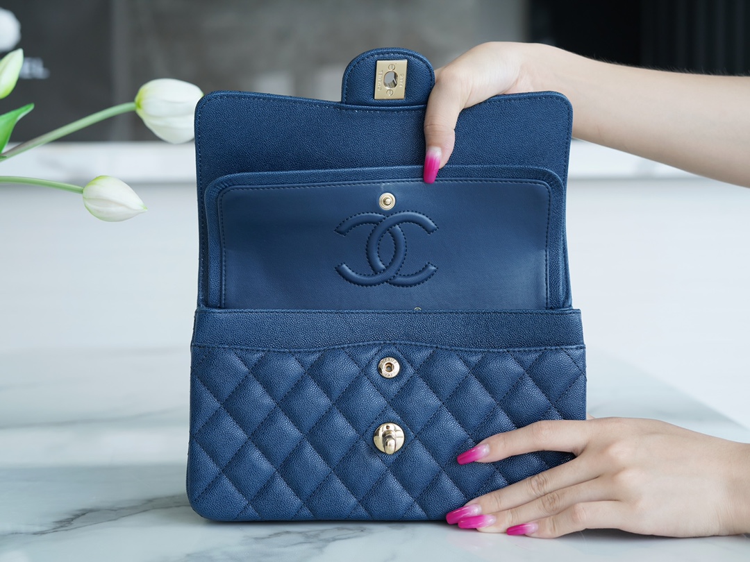 𝐂𝐇𝐀𝐍𝐄𝐋 Classic Flap washed cowhide is made from the most delicate newborn calves washed fetal cow small light blue 🌊