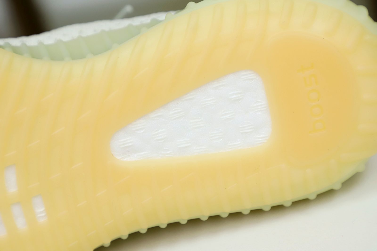 YEEZY BOOST 350 V2 NATURAL