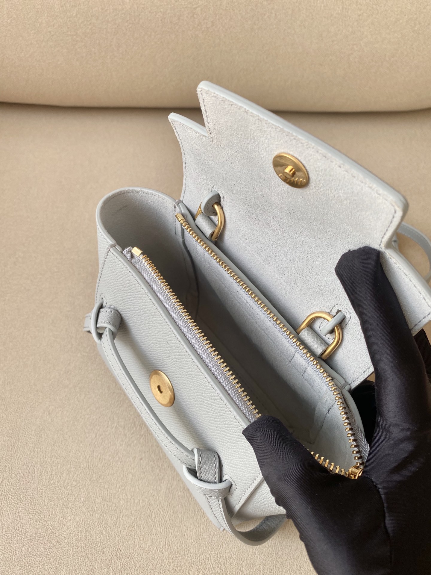 𝐂𝐞𝐥𝐢𝐧𝐞 𝐛𝐞𝐥𝐭 𝐩𝐢𝐜𝐨 𝟏𝟔𝐜𝐦 Grained Calfskin Bag