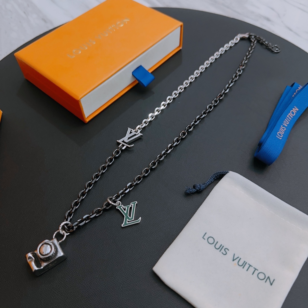Louis Vuitton vintage silver necklace, couple's version, chain length 60 cm, changeable