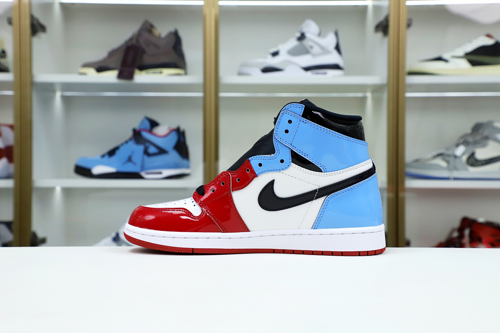 AIR JORDAN 1 RETRO HIGH OG FEARLESS