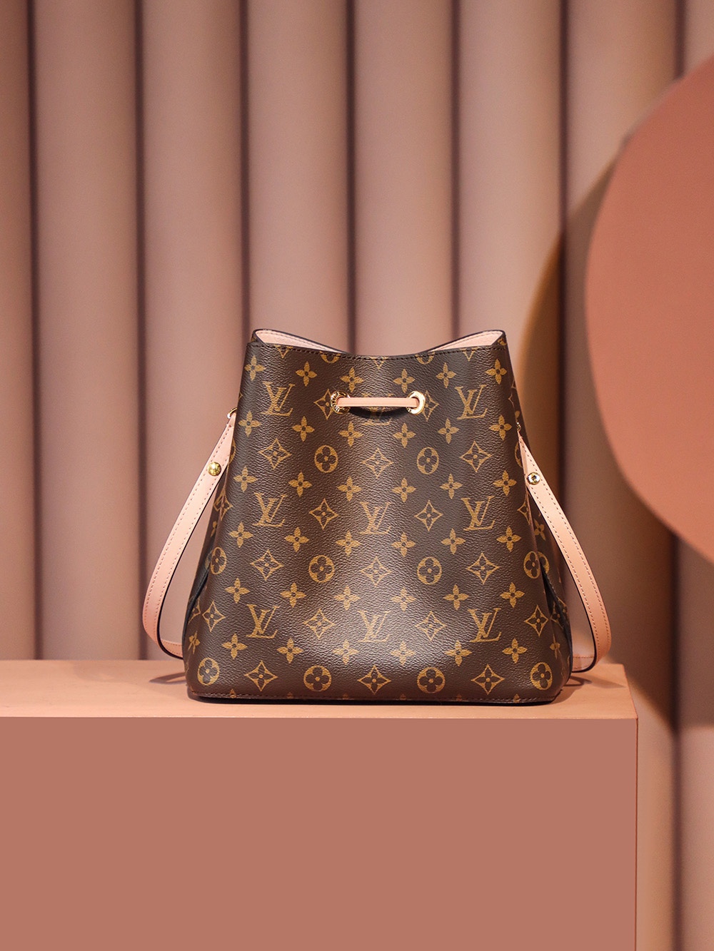 Louis Vuitton 𝙉𝙀𝙊𝙉𝙊🇫🇷French original material #M44022