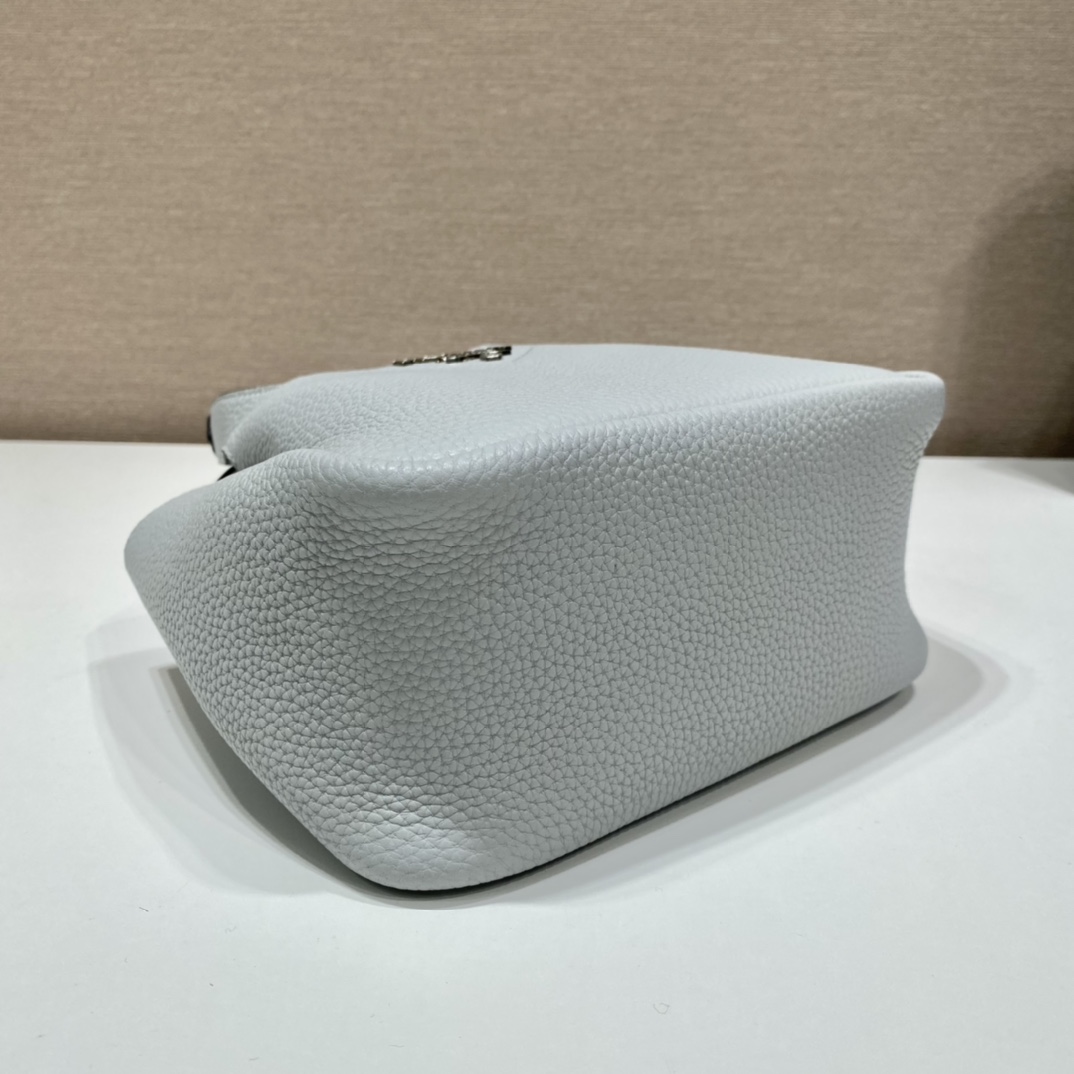 𝐏𝐑𝐀𝐃𝐀 mini vegetable basket 1BA349