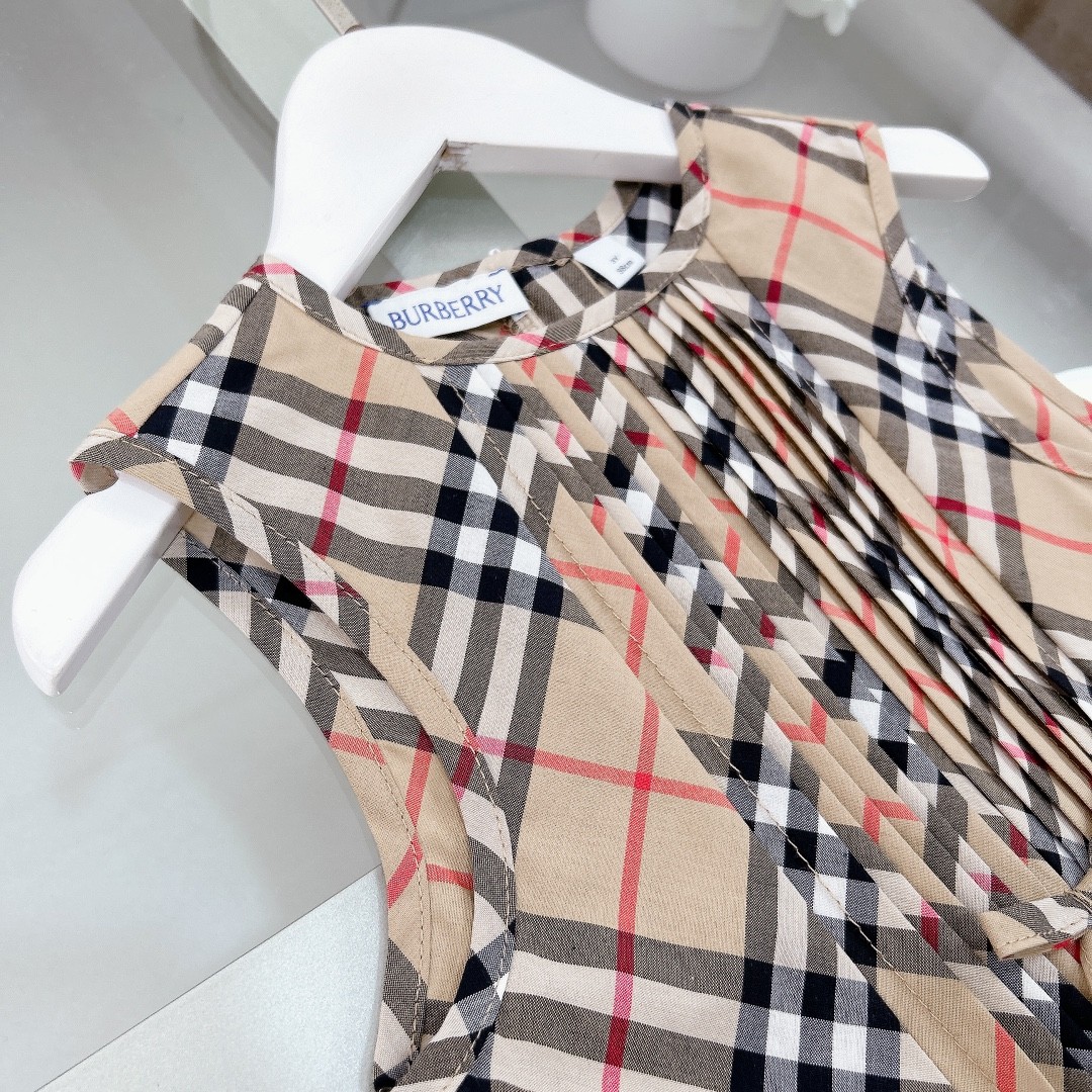 Burberry new girls skirt suit