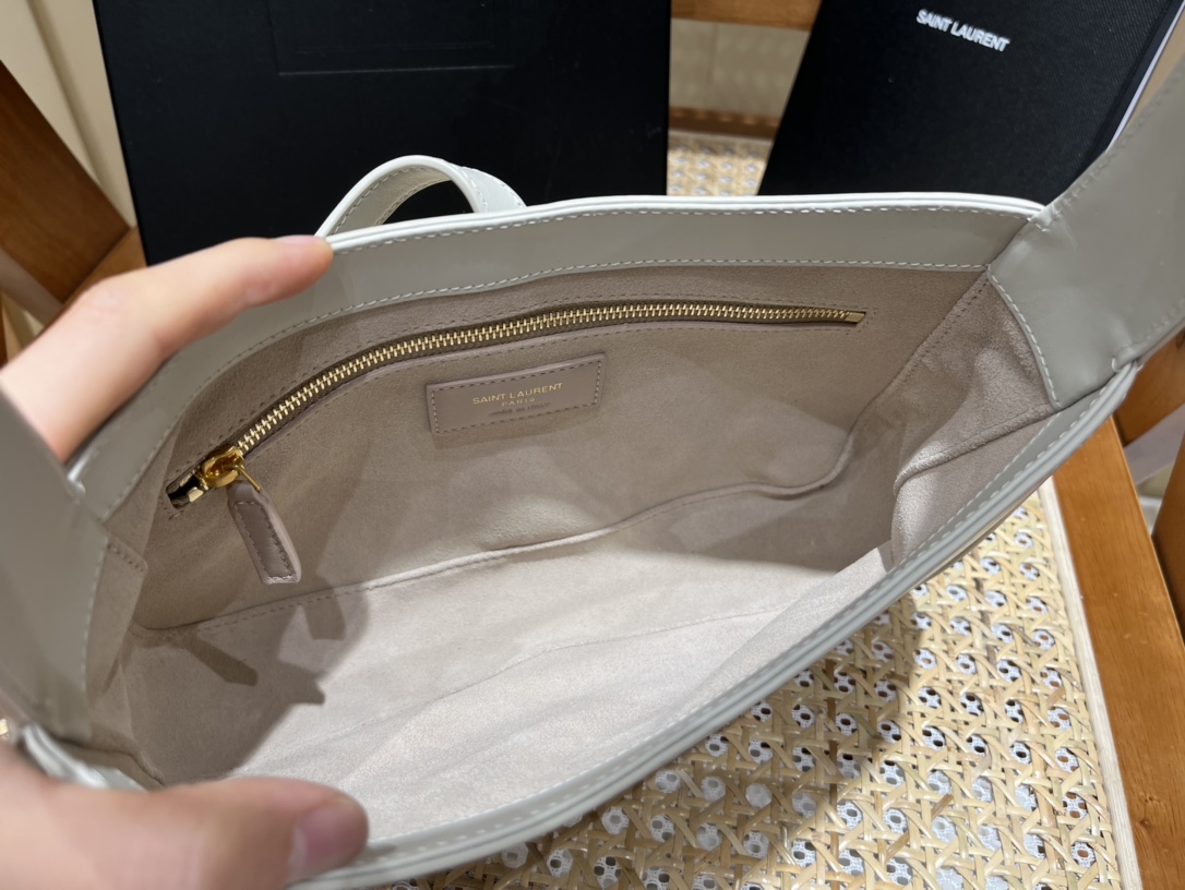 SAINT LAURENT Model: 657228 plain original leather.JD