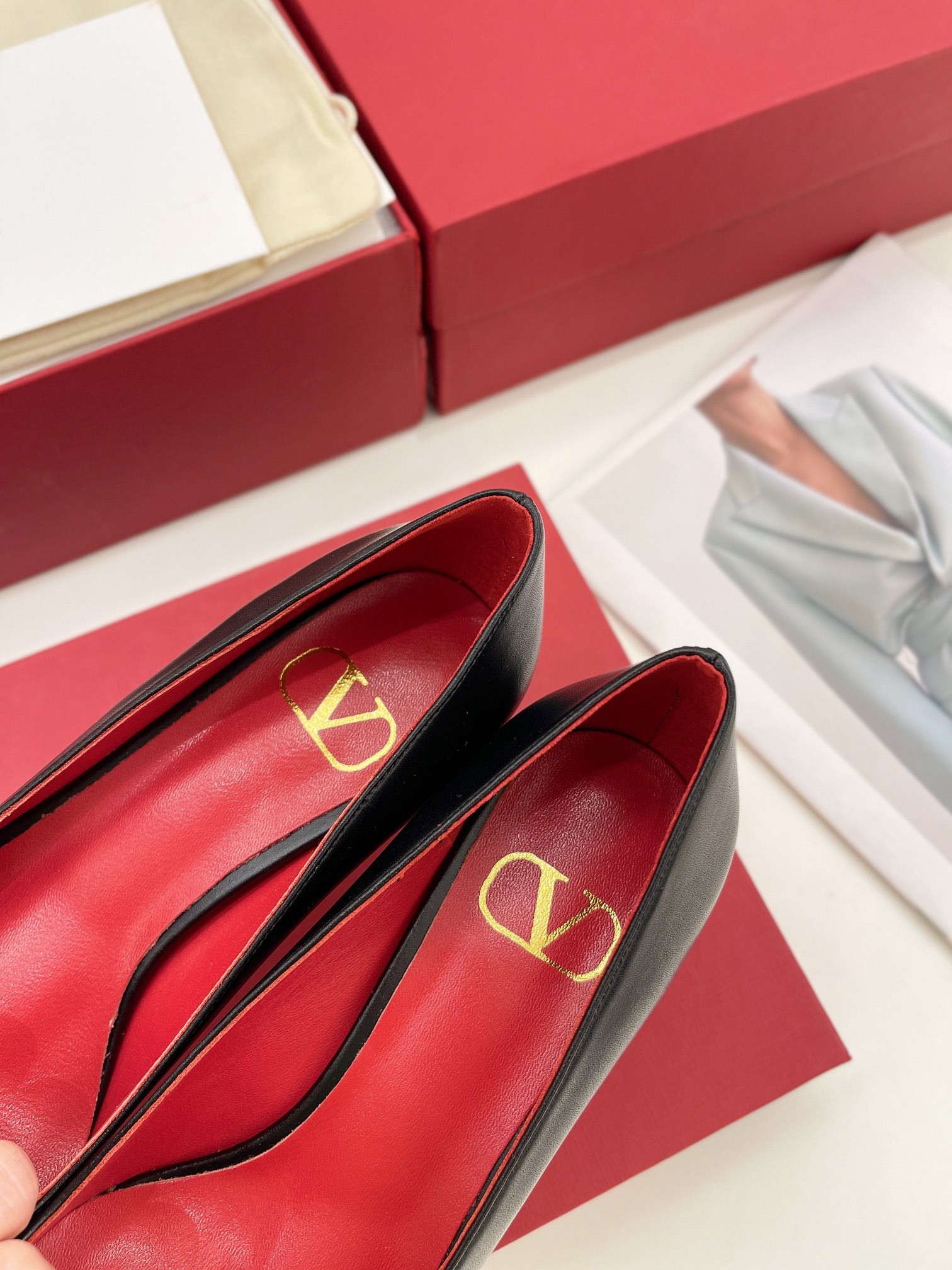 【Valentino】𝟐𝟎𝟐𝟏/𝐒𝐒 𝐧𝐞𝐰 Valentino 2022 spring and summer new large V diamond buckle high heels on the new