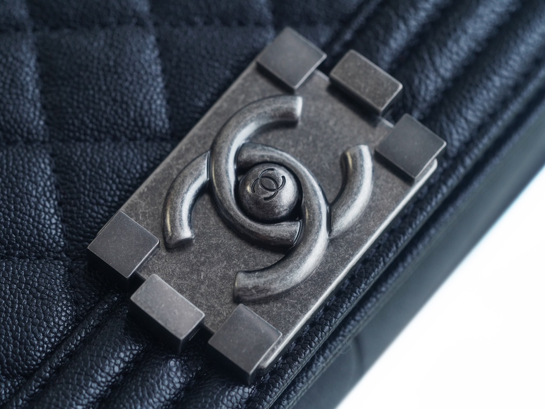 𝗖𝗵𝗮𝗻𝗲𝗹 𝗟𝗲𝗯𝗼𝘆  Original 