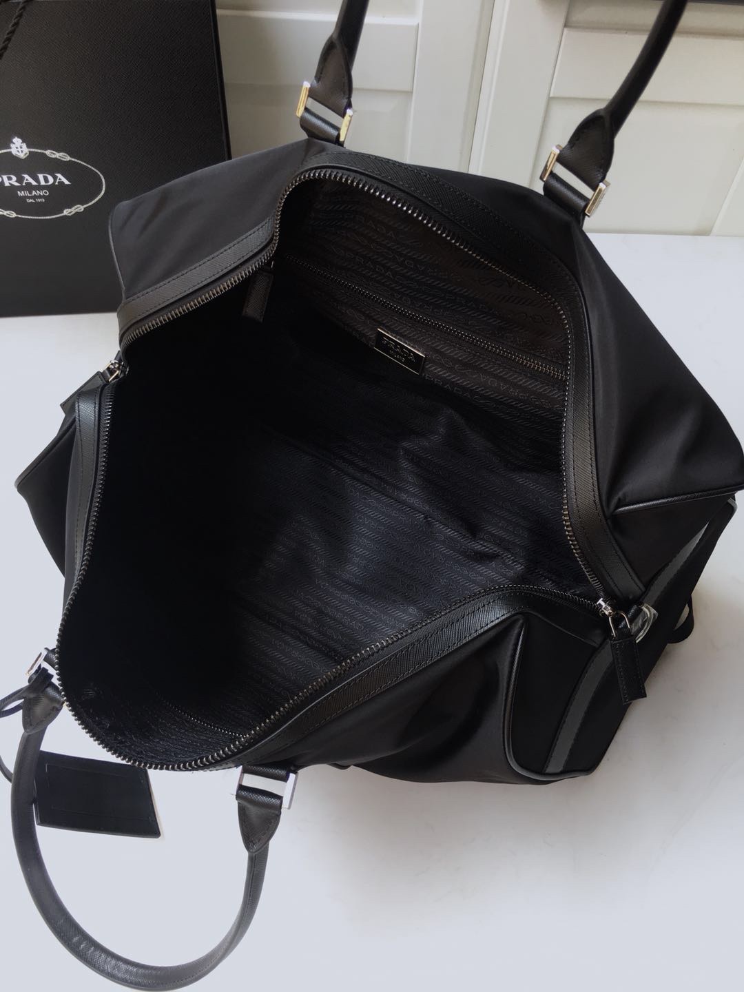 𝐏𝐑𝐀𝐃𝐀 Classic travel bag 1V19S