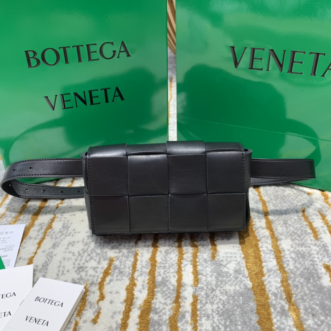 Bottega Veneta  𝗧𝗛𝗘 𝗕𝗘𝗟𝗧 𝗖𝗔𝗦𝗦𝗘𝗧𝗧𝗘 # 639367