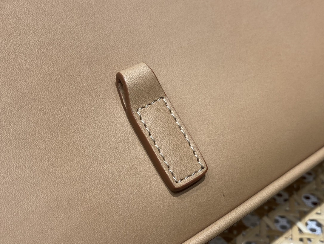 SAINT LAURENT Model: 657228 plain original leather.JD