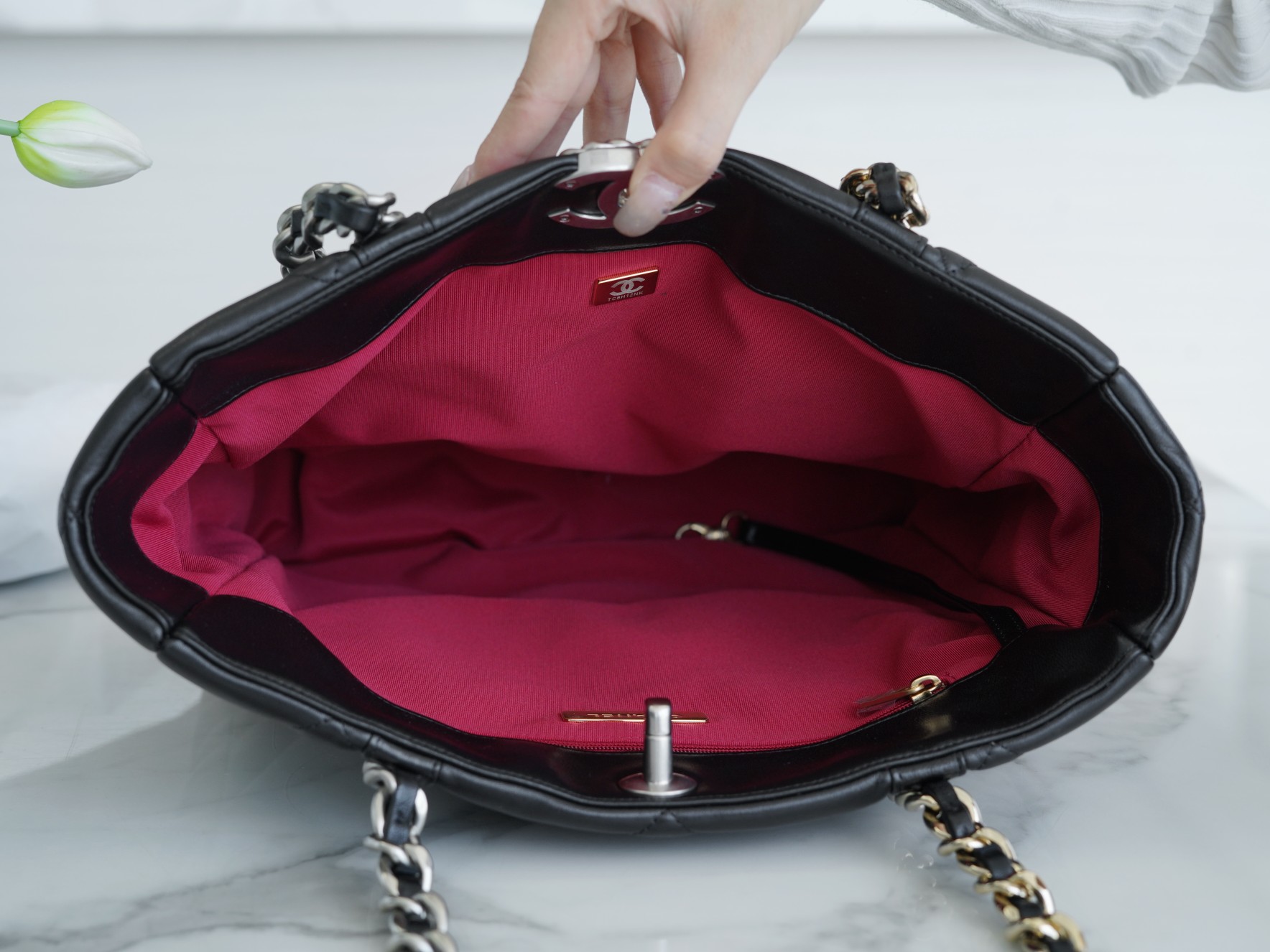 𝗖𝗛𝗔𝗡𝗘𝗟 𝟮𝟮𝗕 19 𝑩𝑨𝑮 𝑻𝒐𝒕𝒆 Italy 🇮🇹 level [box] lambskin 🐑 Genuine Leather Black Silver