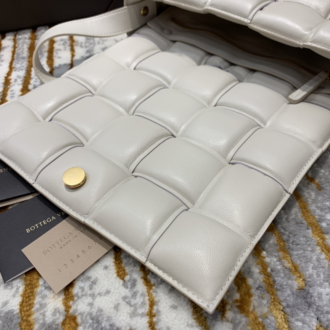 Bottega Veneta  PADDED  CASSETTE #591970