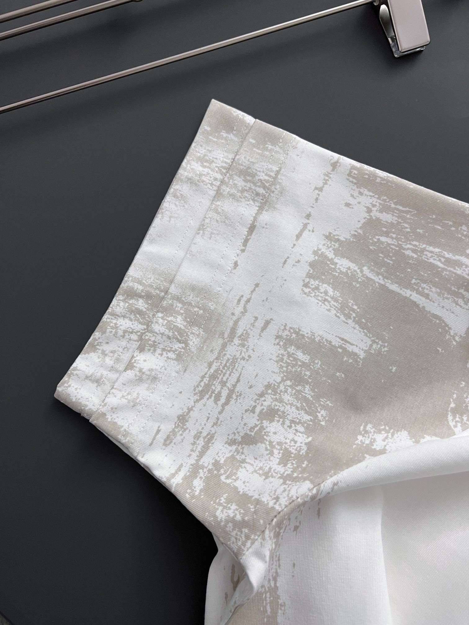 Louis Vuitton 24 classic embroidered pockets with trendy t-shirts