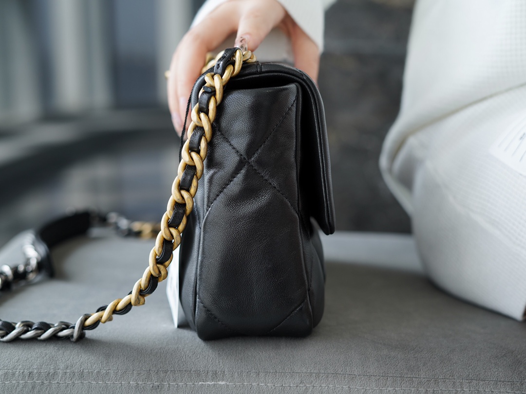 𝗖𝗛𝗔𝗡𝗘𝗟 ❶❾ 𝗕𝗔𝗚 Original lambskin series ❥ Genuine leather ❥ Medium ❥ Classic black