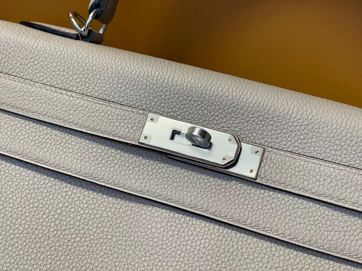 Kelly32 turtledove gray togo leather