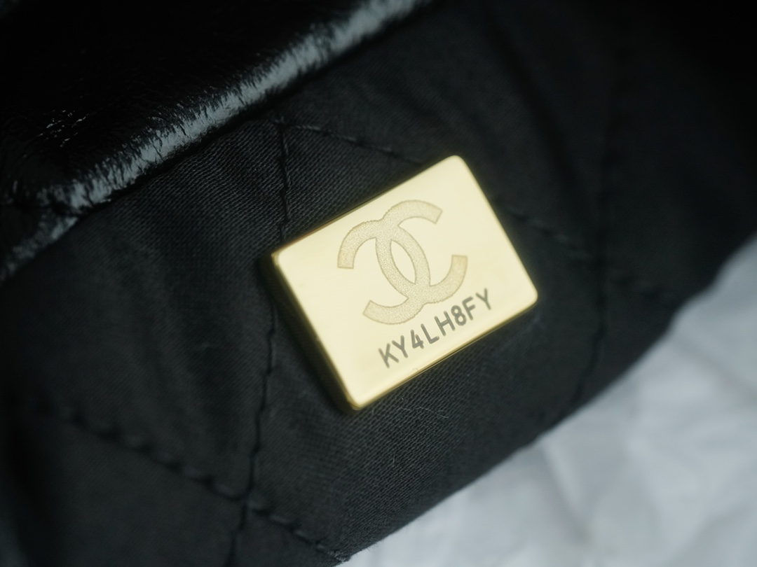 𝗖𝗛𝗔𝗡𝗘𝗟✦ 23S 22Mini pearl chain bag black