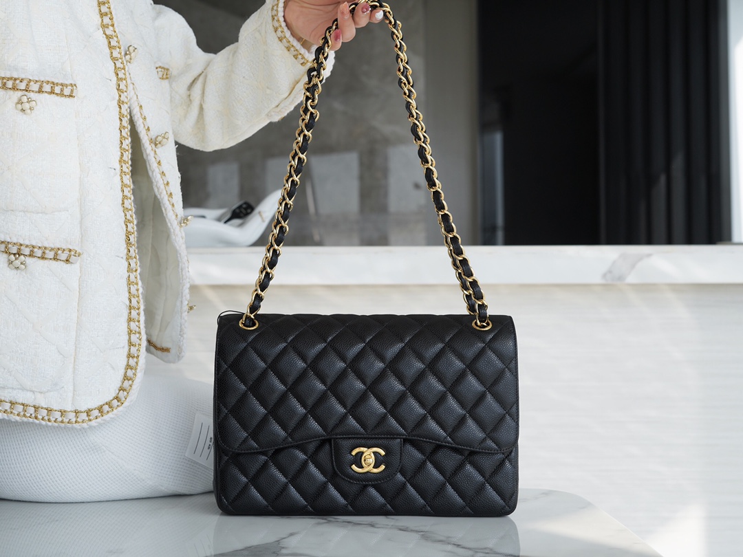 𝐂𝐇𝐀𝐍𝐄𝐋 Classic Flap France 🇫🇷 𝐇𝐚𝐚𝐬 Original Caviar🐂 Genuine Leather Caviar Large Black Gold🖤
