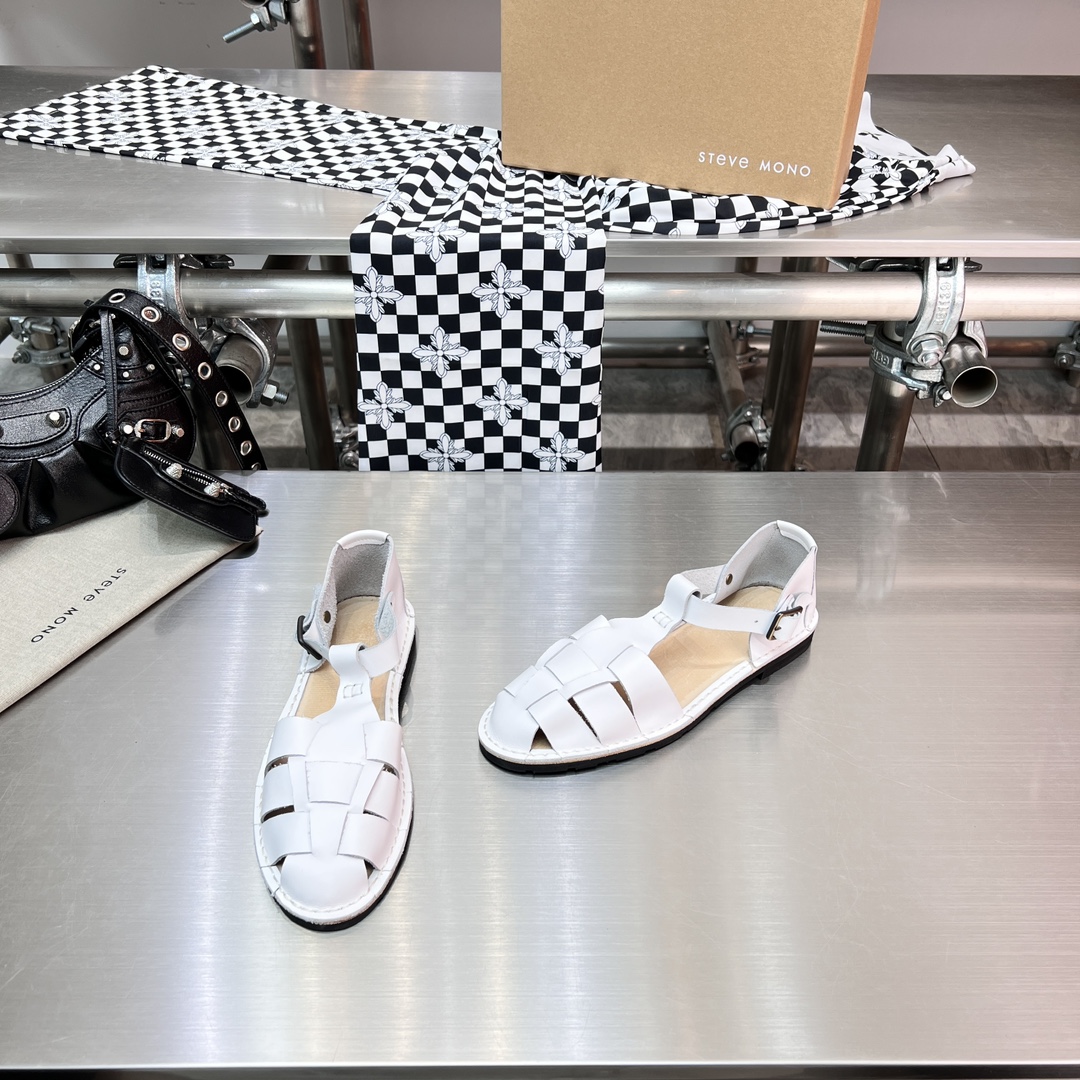 𝐒𝐭𝐞𝐯𝐞 𝐌𝐨𝐧𝐨｜𝟐𝟎𝟐𝟑𝐒𝐒/𝐧𝐞𝐰 A pair of fully handmade sandals using Goodyear practices