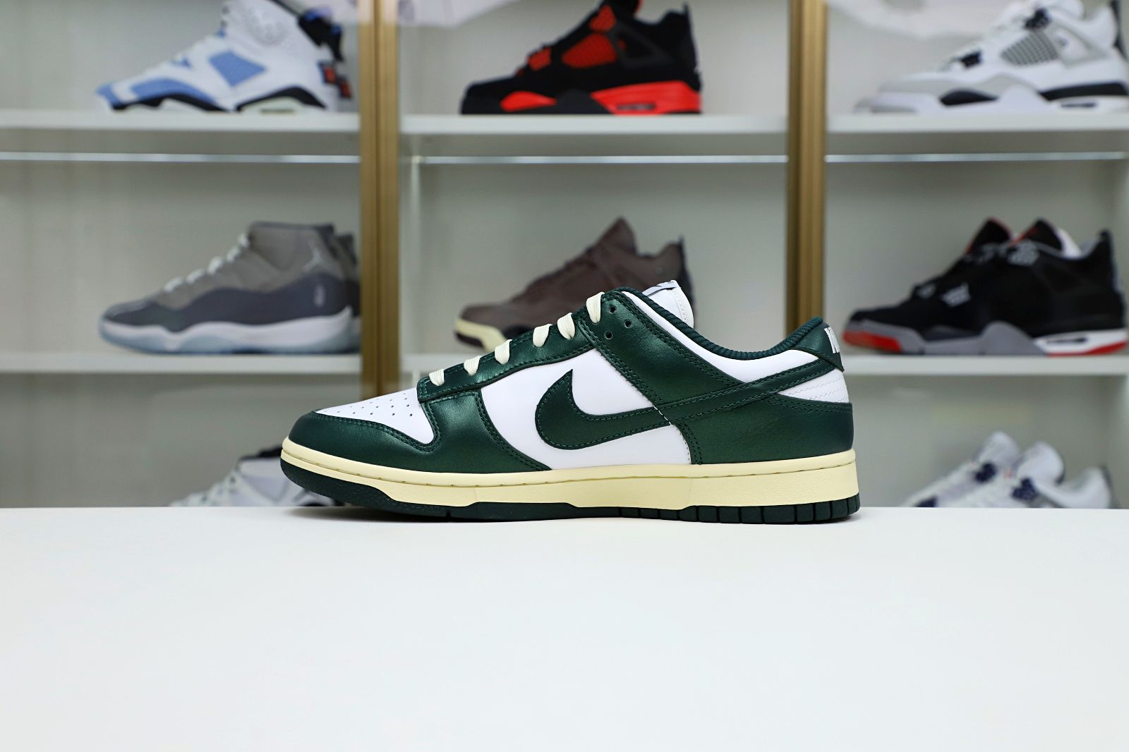 NIKE WMNS DUNK LOW VINTAGE GREEN