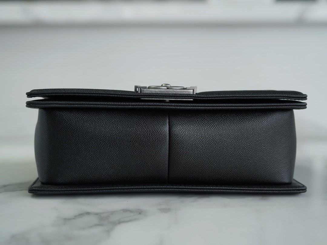 𝗖𝗵𝗮𝗻𝗲𝗹 𝗟𝗲𝗯𝗼𝘆 Imported custom caviar calfskin:Small ball pattern Medium Black Silver