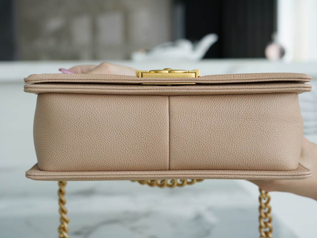 𝗖𝗵𝗮𝗻𝗲𝗹 𝗟𝗲𝗯𝗼𝘆  Original 