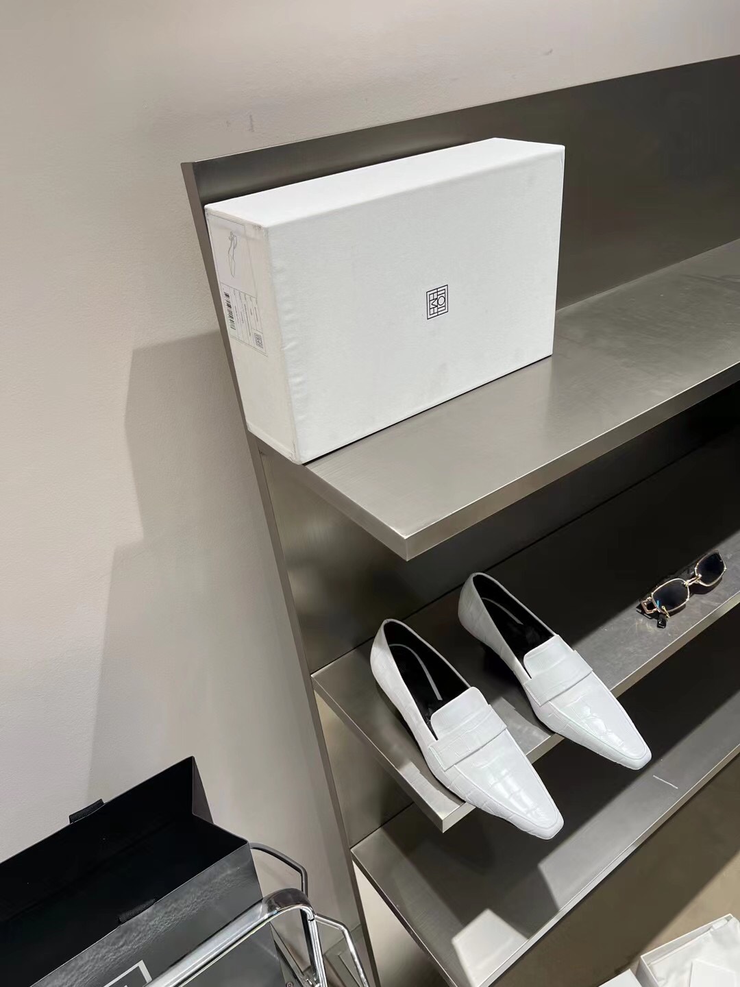 Toteme | 𝟐𝟎𝟐𝟏/𝐒𝐒 𝐧𝐞𝐰    Minimalist style toteme 2022/aw Muller flat single shoes