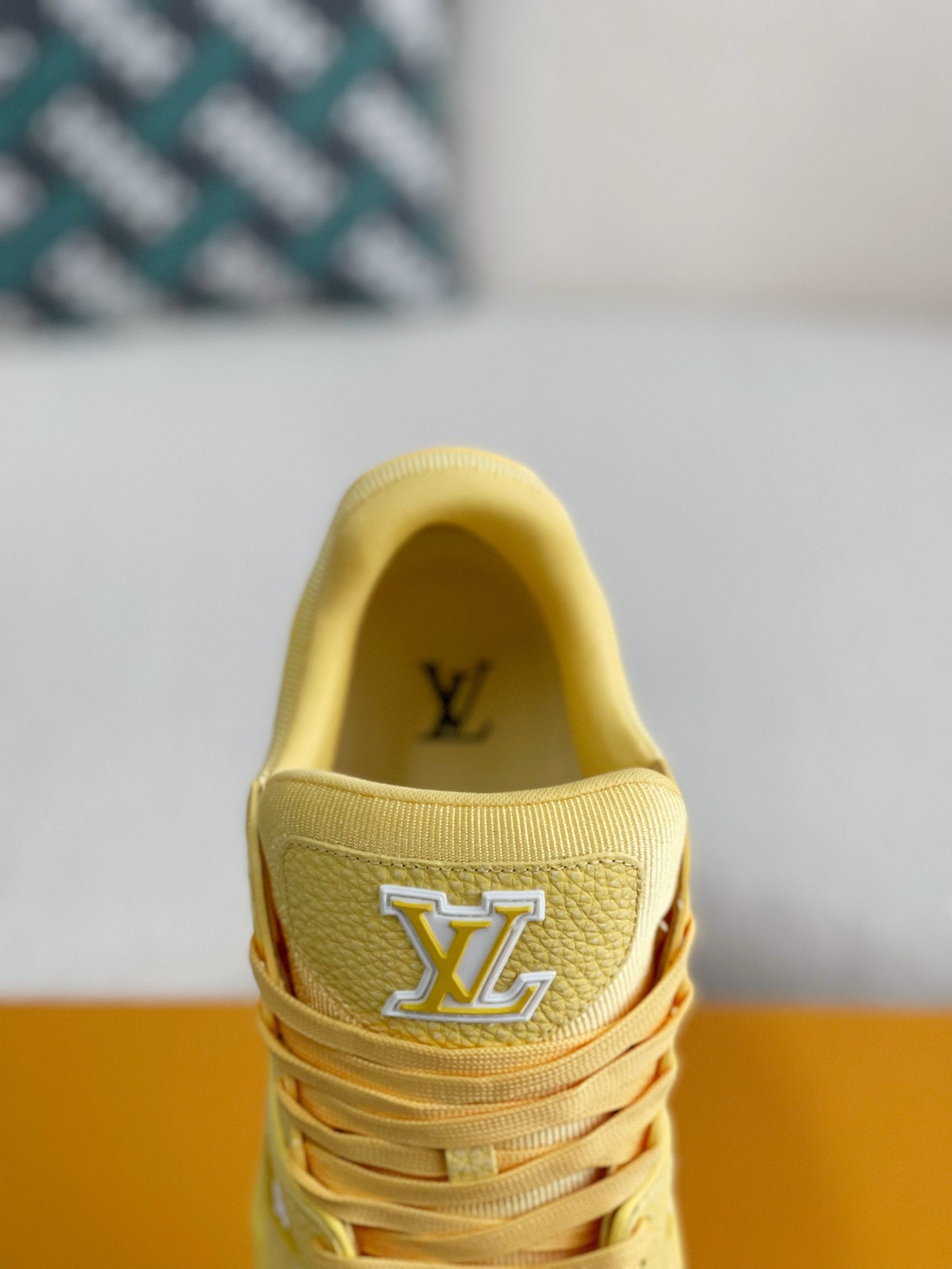 LOUIS VUITTON SNEAKERS