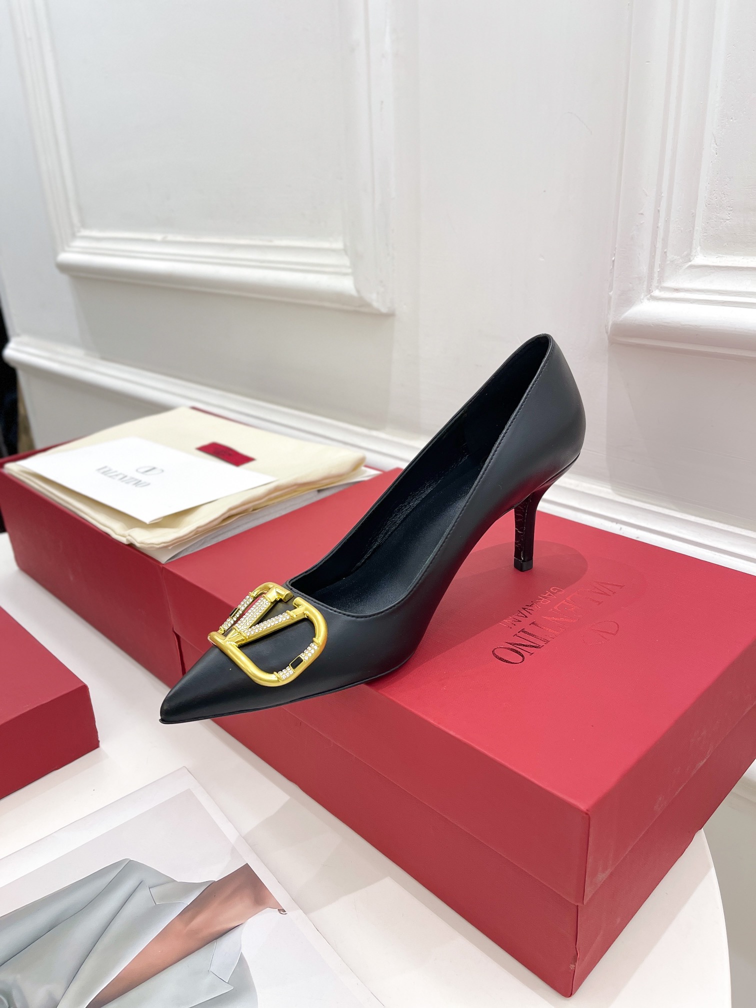 【Valentino】𝟐𝟎𝟐𝟏/𝐒𝐒 𝐧𝐞𝐰 Valentino 2022 spring and summer new large V diamond buckle high heels on the new