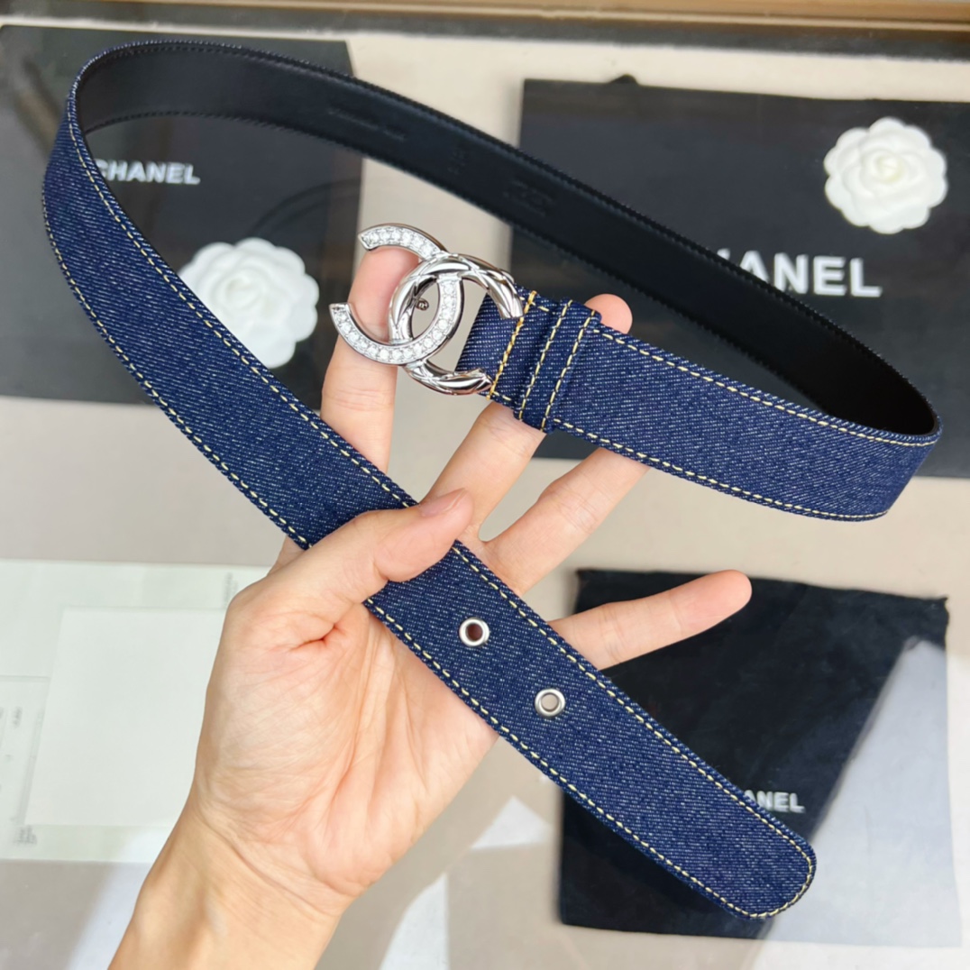 𝗖𝗛𝗔𝗡𝗘𝗟 Classic denim blue belt
