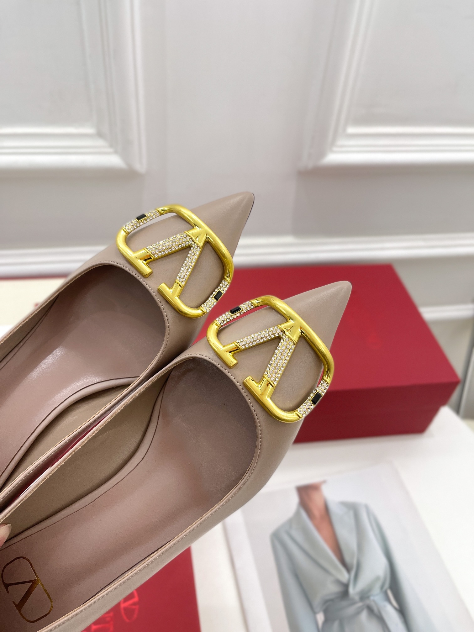 【Valentino】𝟐𝟎𝟐𝟏/𝐒𝐒 𝐧𝐞𝐰 Valentino 2022 spring and summer new large V diamond buckle high heels on the new