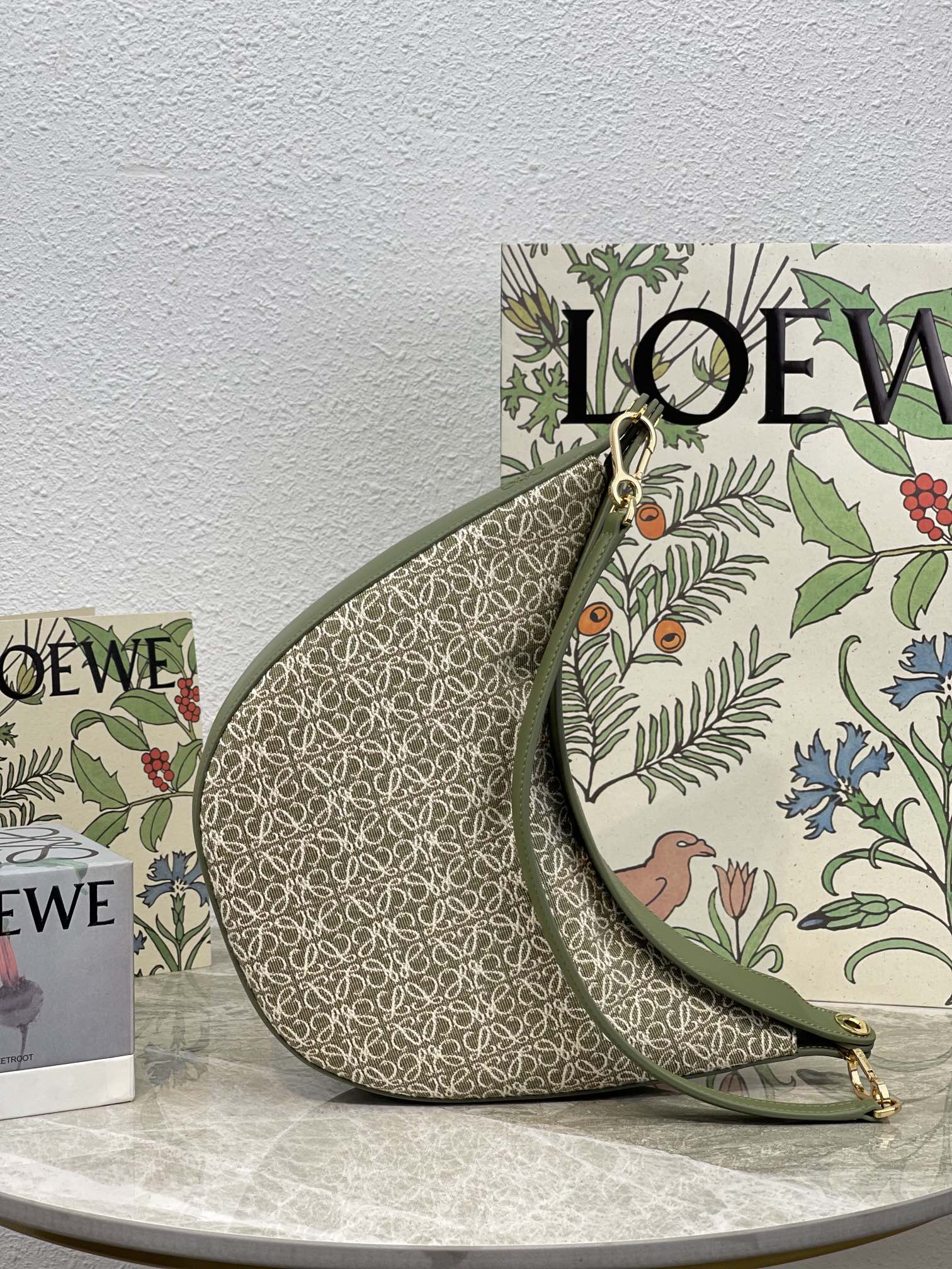 𝐋𝐎𝐄𝐖𝐄 Luna moon bag#10195