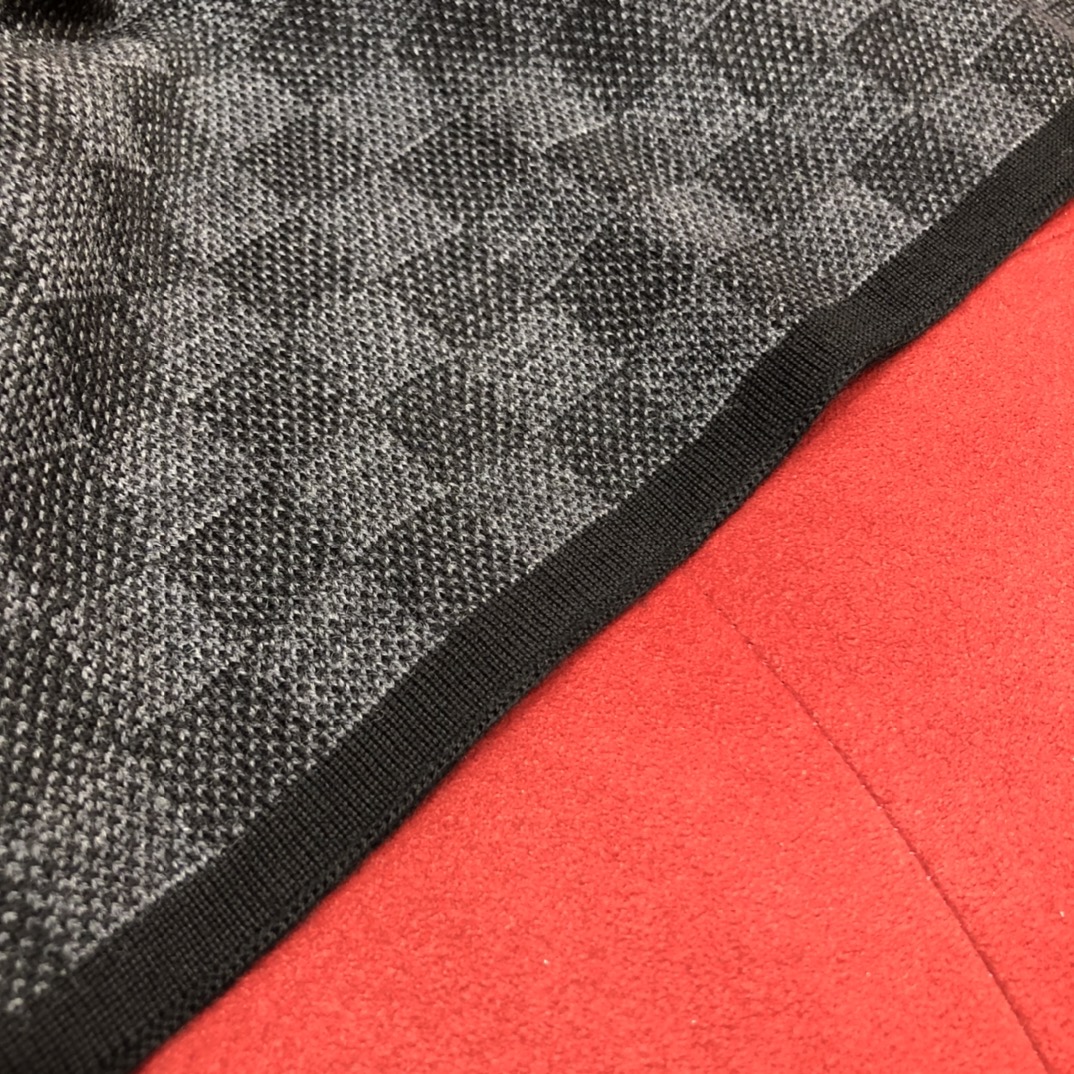 𝐋𝐨𝐮𝐢𝐬 𝐯𝐮𝐢𝐭𝐭𝐨𝐧 Checkered Men's Scarf 100% Wool