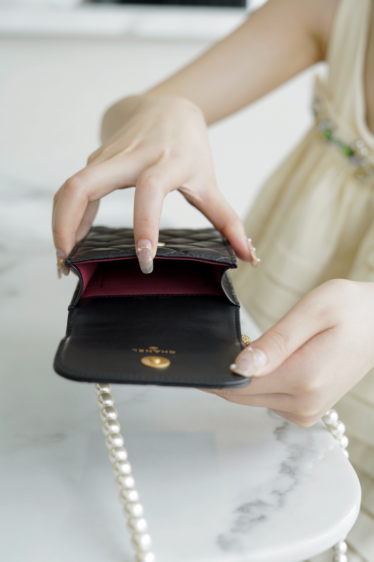 𝗖𝗛𝗔𝗘𝗡𝗟✦2021 𝗦𝘀 New for spring and summer Artificial pearls and calfskin body Pearl phone bag