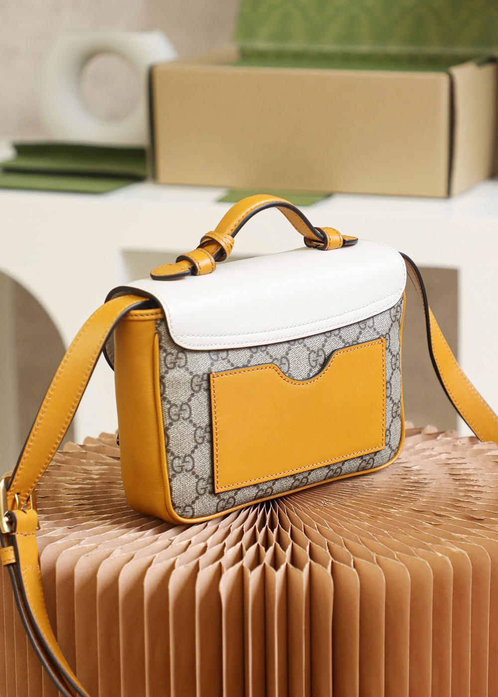 GUCCI 𝐩𝐚𝐝𝐥𝐨𝐜𝐤 small lock postman bag #658487